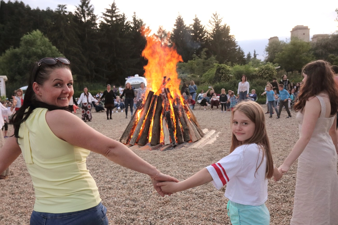 Szentivánéji mesék a Tündérkertben 
