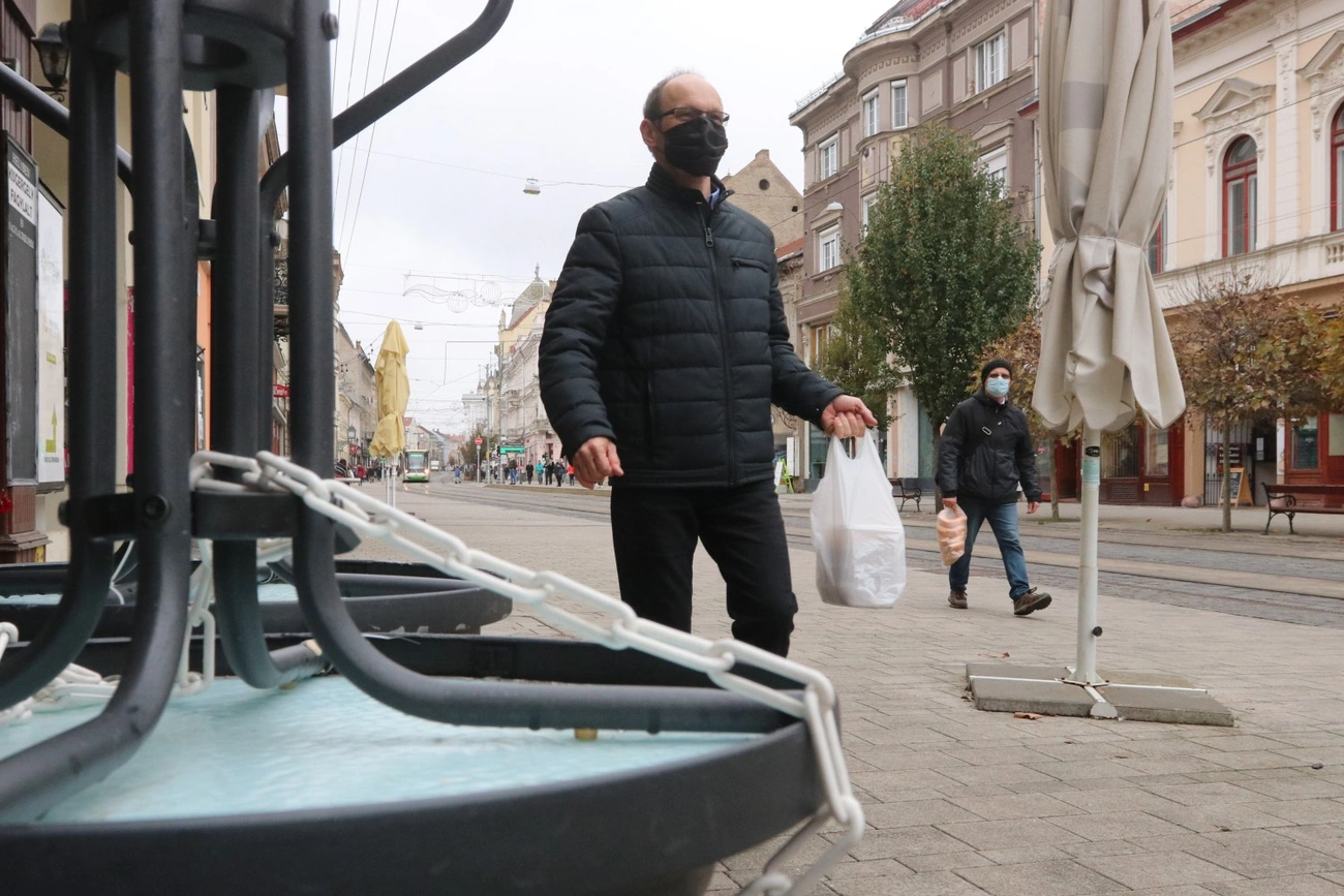 Szigorúbb korlátozások léptek életbe 