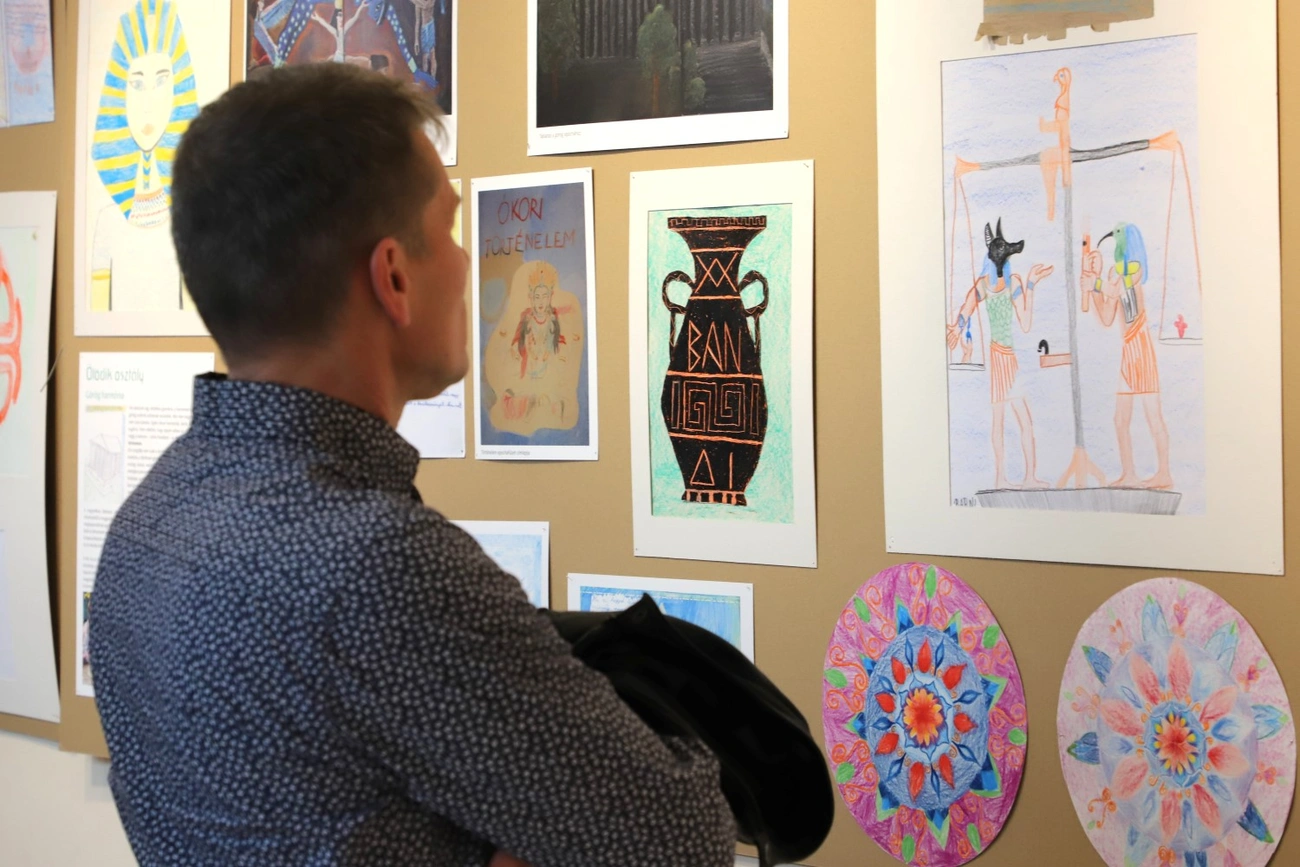 A Waldorf tanterv 12 éve kiállítás az Adyban 