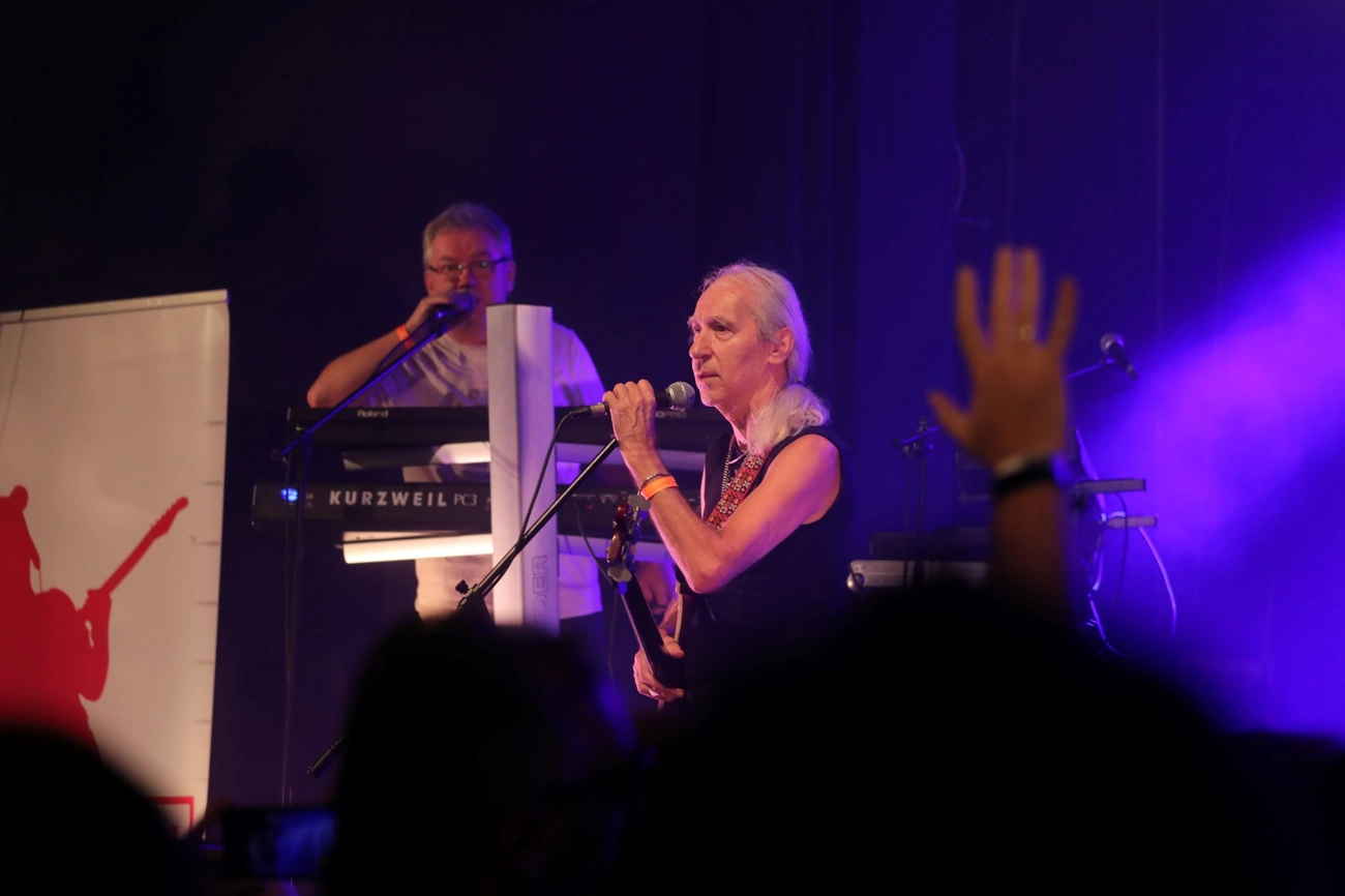 Zártosztály + bakancsos Edda-tagok-koncert 