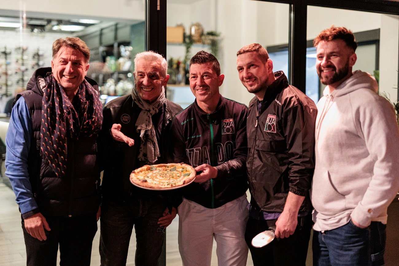 Nápolyi pizzamesterek a Rossita vacsoraesten 