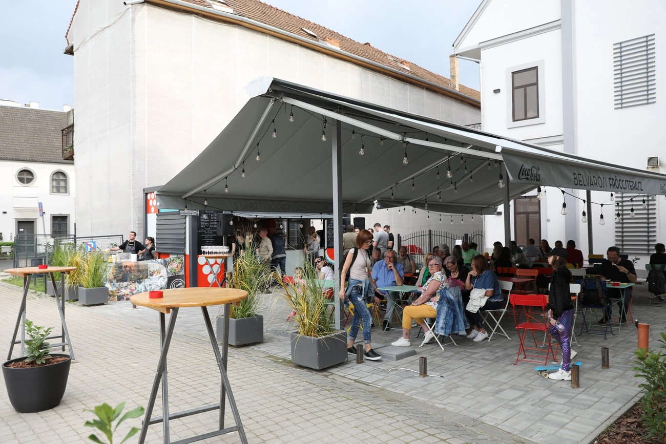 A Miskolci Soho fröccsterasza