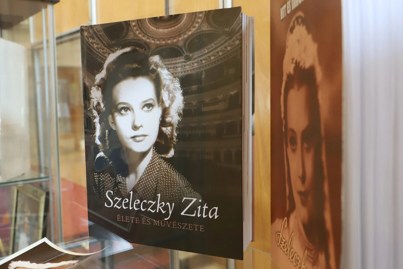 Szeleczky Zita kiállítás a II. Rákóczi Ferenc Könyvtárban