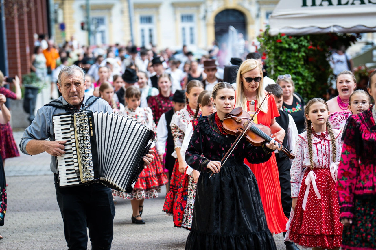 XIV. Dunán innen, Tiszán túl, Kárpát-medencei, ifjúsági, népművészeti tehetségkutató verseny