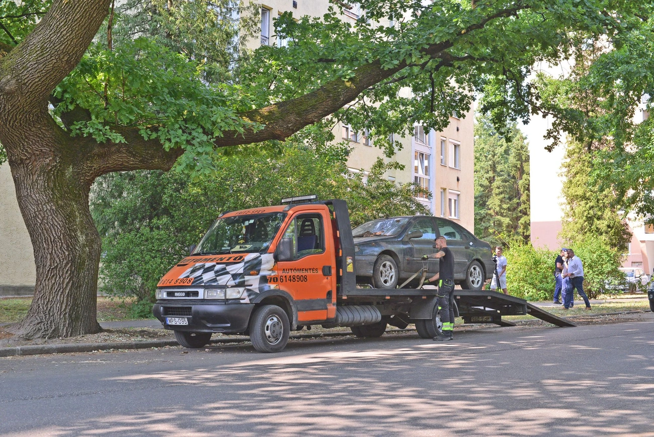 Roncsautó elszállítása