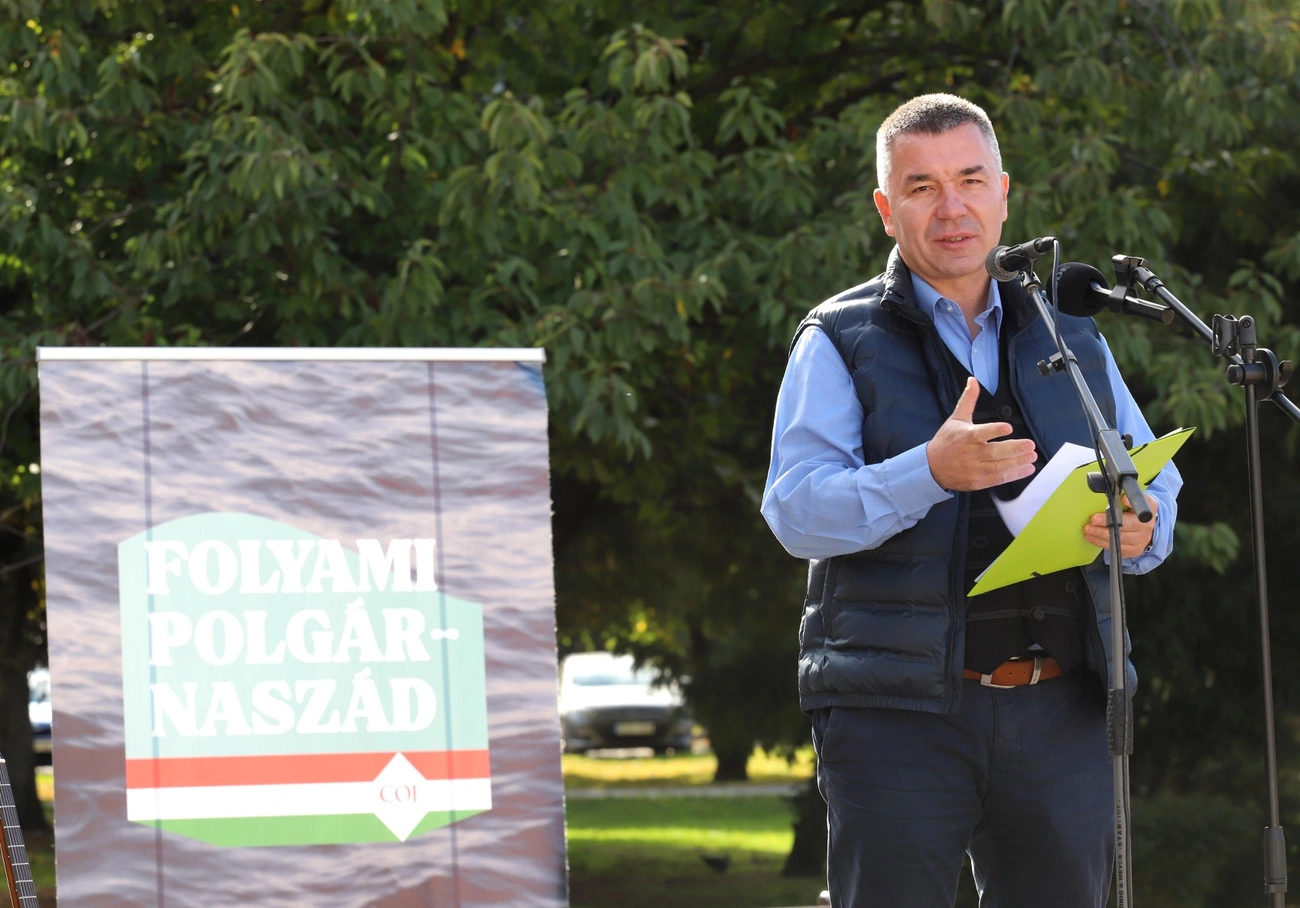 Folyami Polgár-Naszád, CÖF a Szent István téren