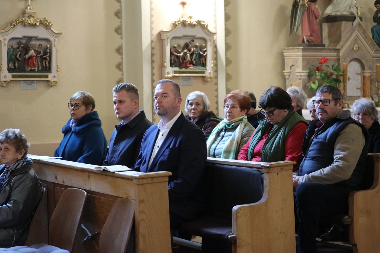 Rózsafüzér a békéért Felsőhámorban