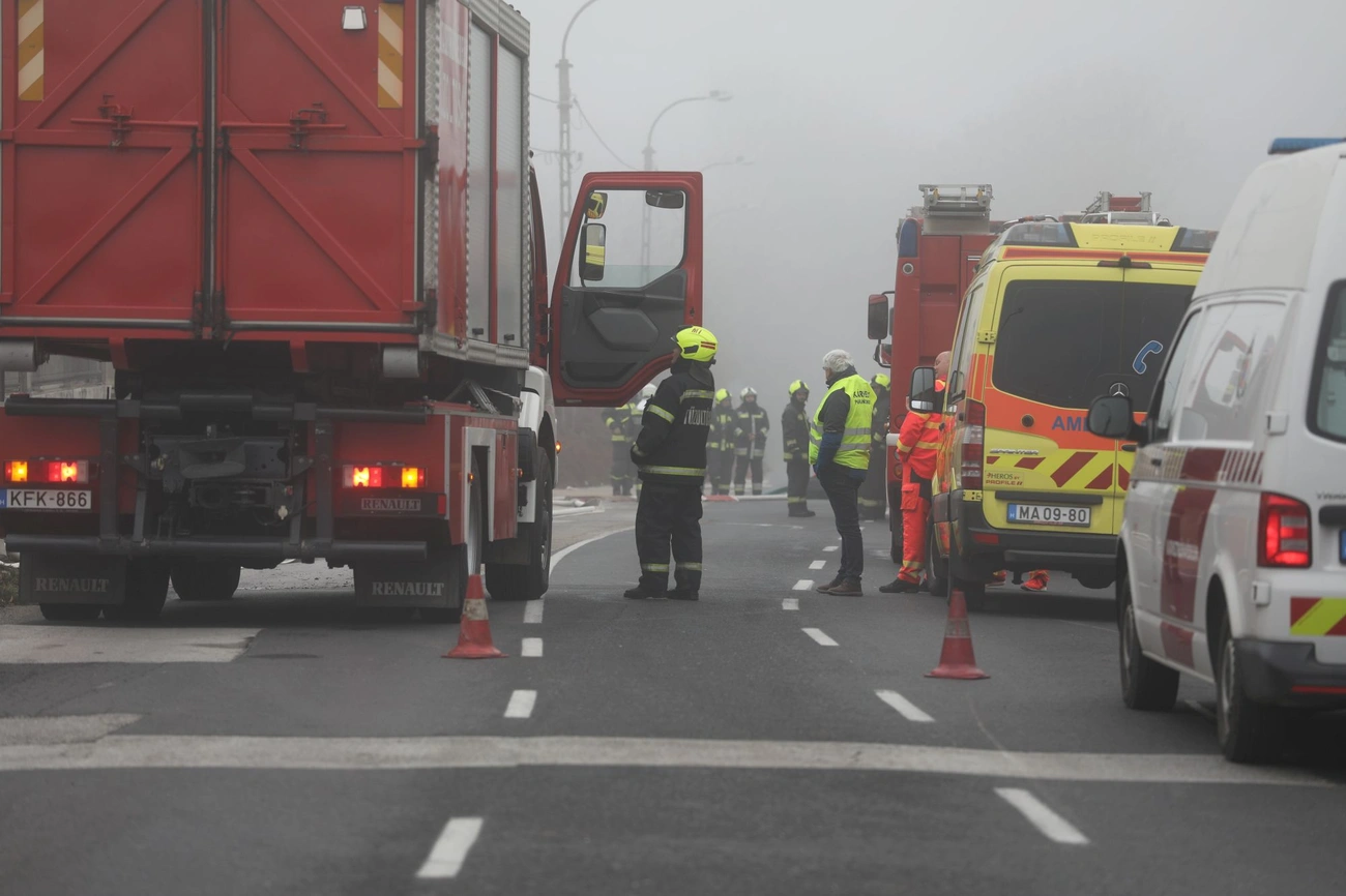 Savömlés beszorult kamion