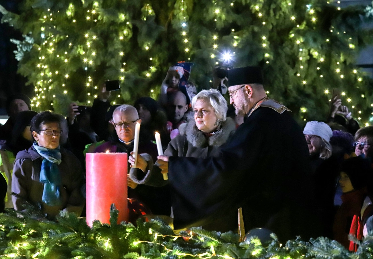 Adventi gyertyagyújtás a Szent István téren