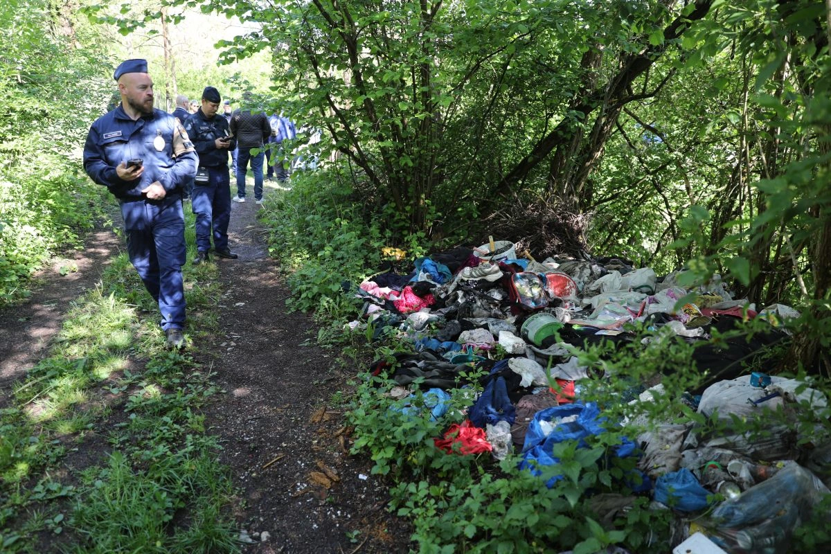 Rendészeti akció a Pacsirta utcában. Fotó: Juhász Ákos