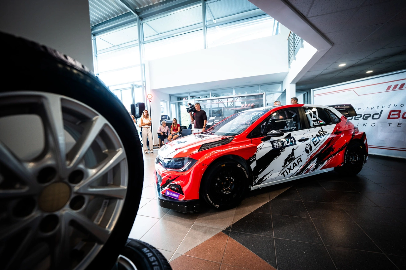 Leleplezték a Speed Box Racing Team új Rallycross versenyautóját