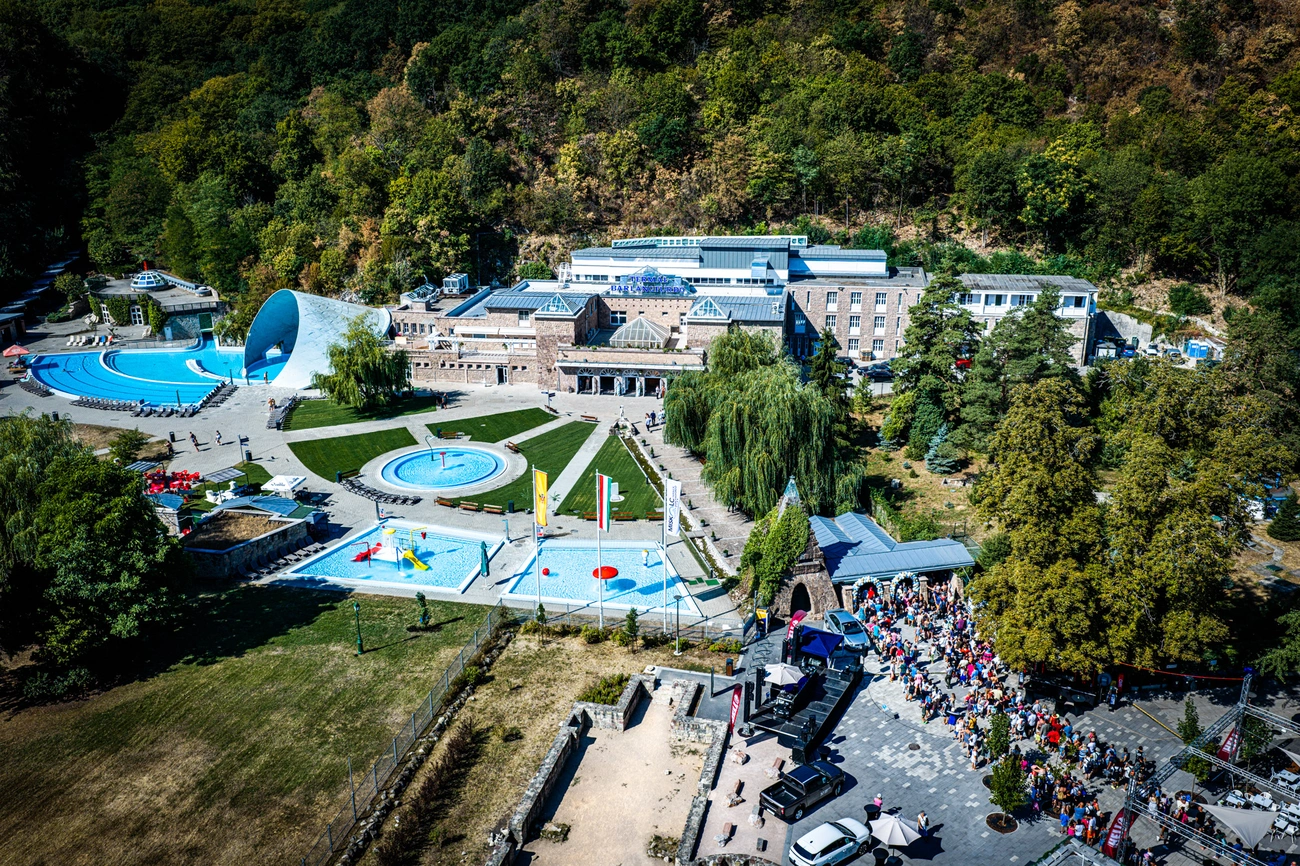 Megnyitott a Barlangfürdő 