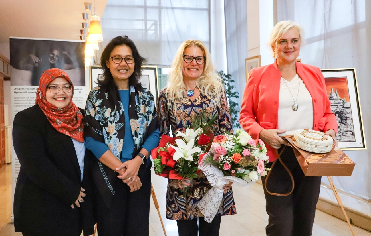 Az "Indonéz Batikfestés Misztikuma" - kiállíás a Művészetek Házában