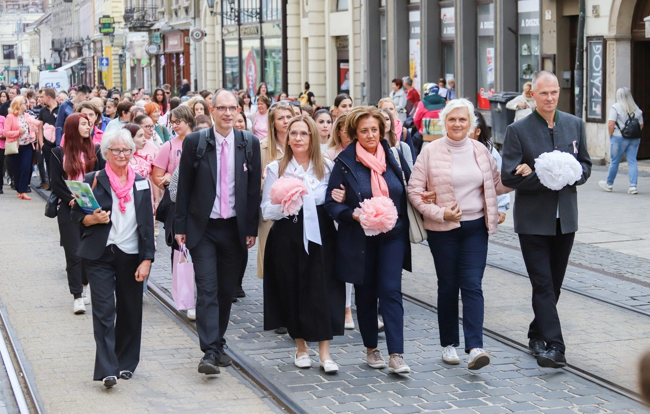 Rózsaszín séta a mellrák elleni hónap alkalmábóll