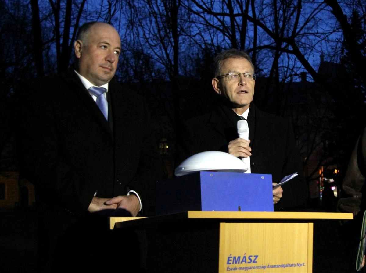 Intelligens közvilágítás a Szemere-kertben és a Palóczi utcán