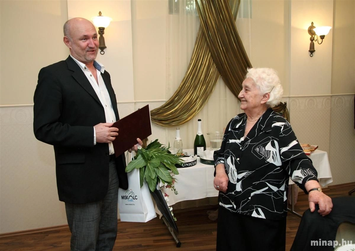 A százéves Tóth Jánosnét köszöntötték