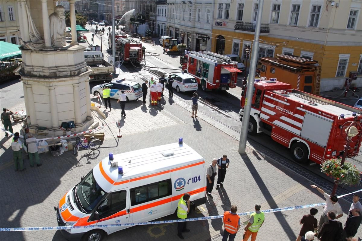 Gázrobbanás a Városház téren II.