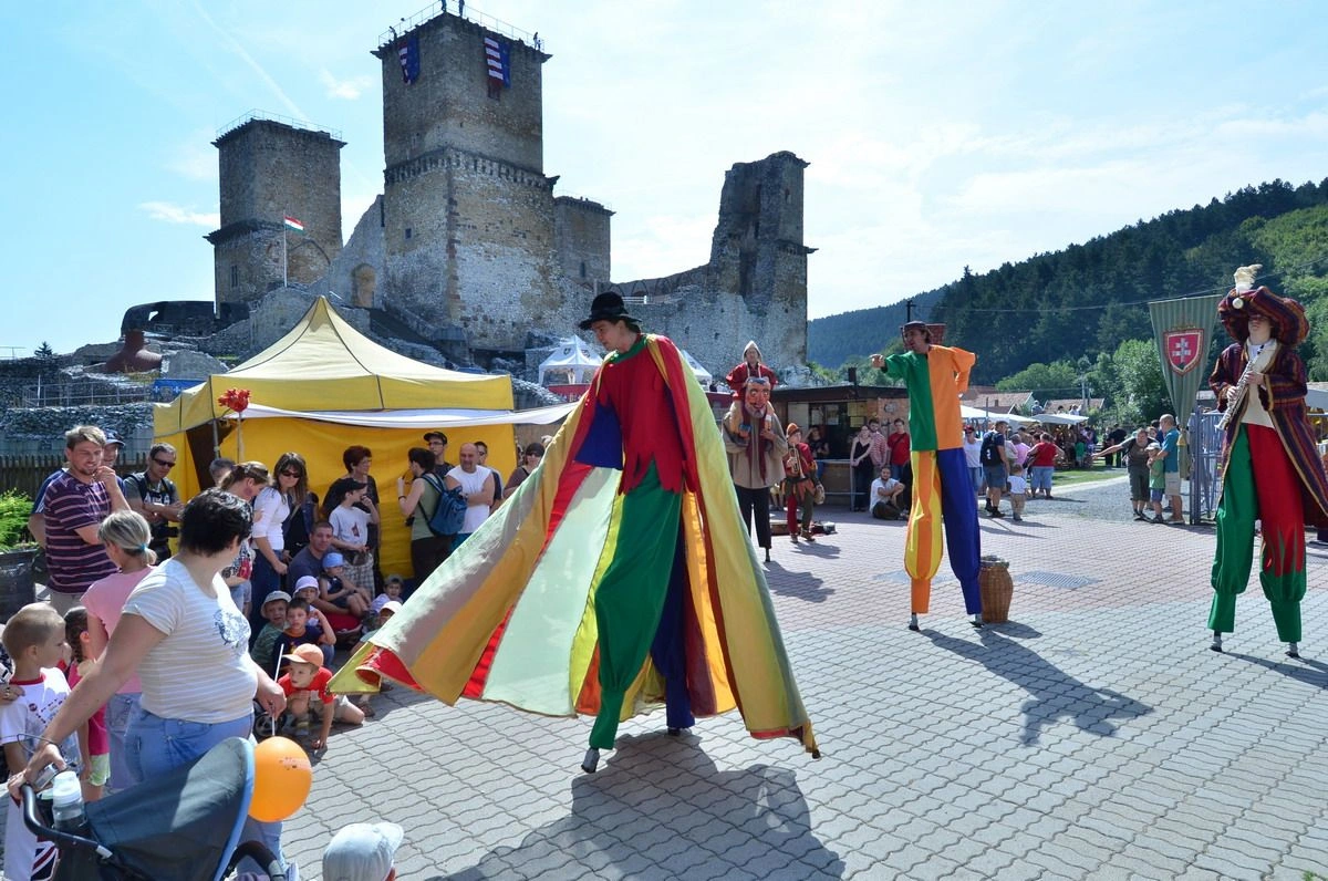 Középkori forgatag a Diósgyőri várban