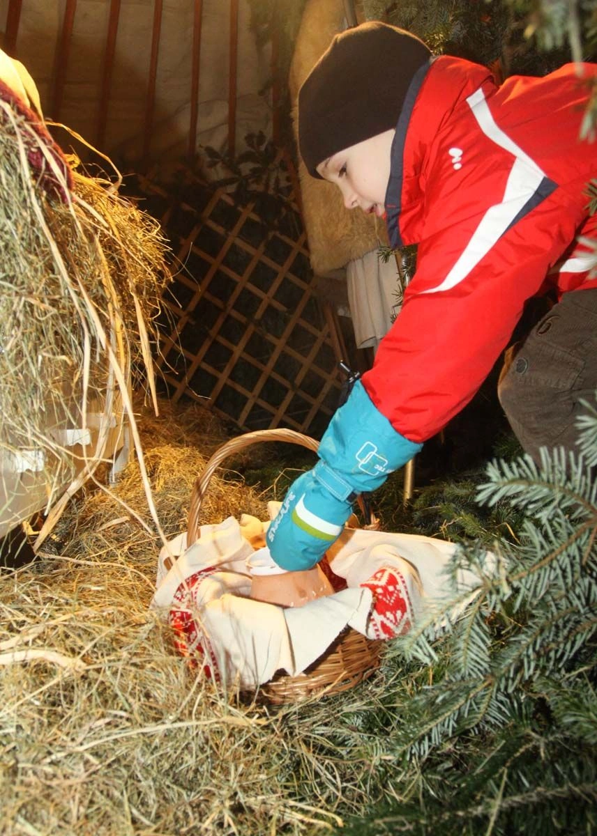 Már a harmadik gyertya is ég