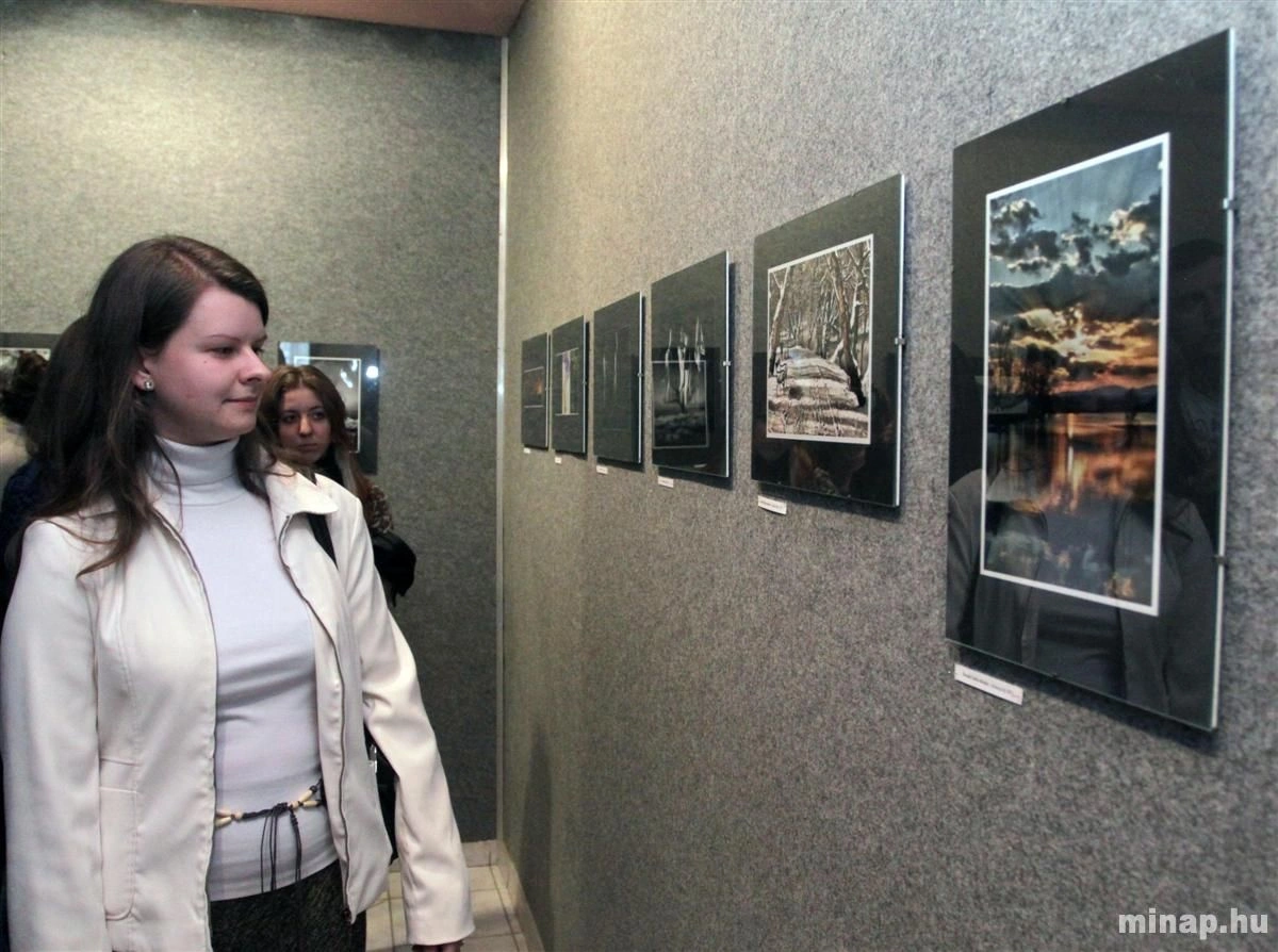 Végzős Alkalmazott fotográfus tanulók munkáiból nyílt kiállítás