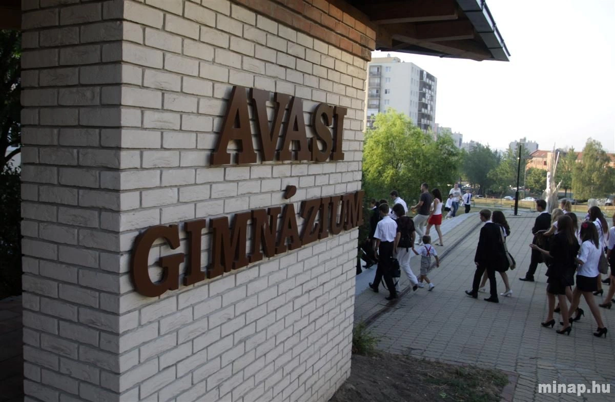 Becsengettek az Avasi Gimnáziumban is