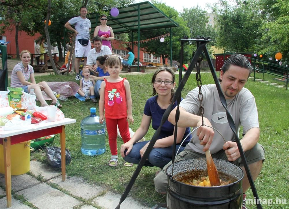 Kerti parti a harminc éves Avastetői Óvodában