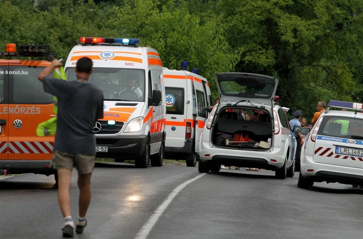 Frontális ütközés a Harsány felé vezető úton