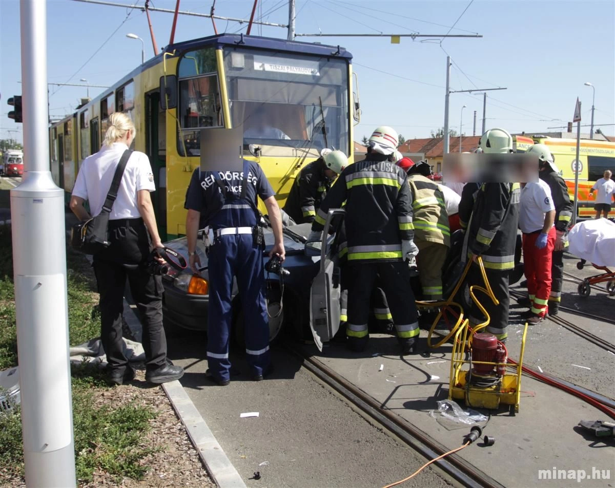 Villamosbaleset az Újgyőri főtéren