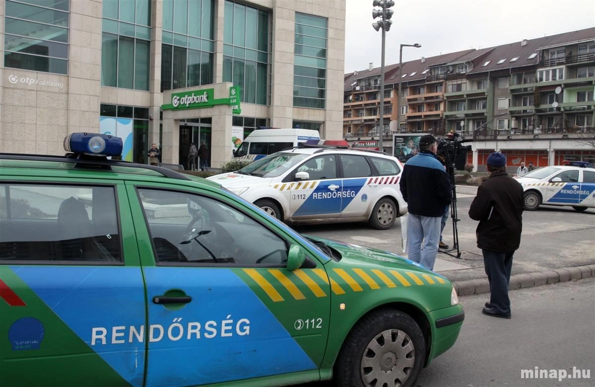 Nem bankrablás, verekedés egy pénzintézetben