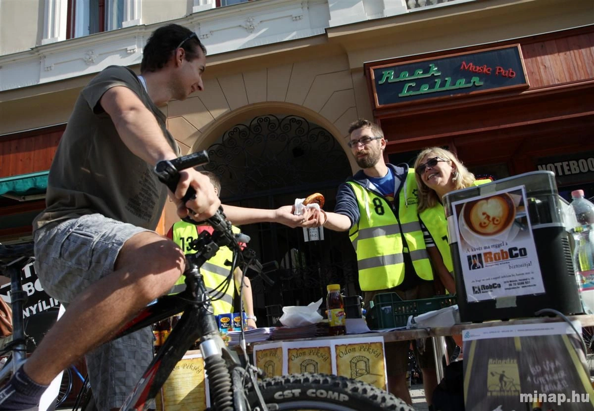 Bringázz munkába Miskolcon is: kerékpáros reggeli a sétálóutcán