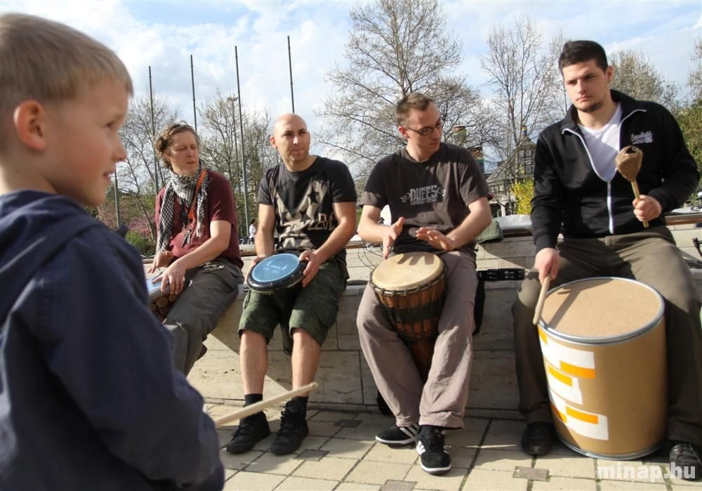 Critical Mass: nyolcszázan emeltek