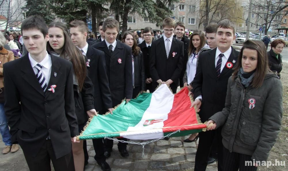 Felvonták az országzászlót Diósgyőrben