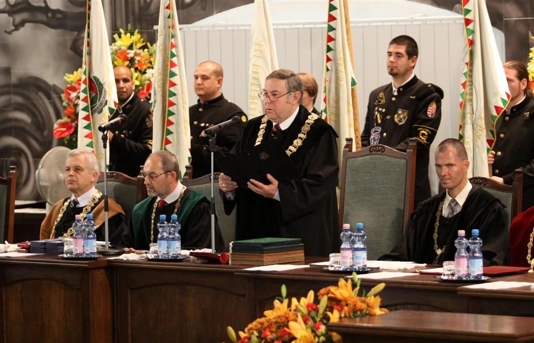 Megkezdődtek a diplomaátadók a Miskolci Egyetemen