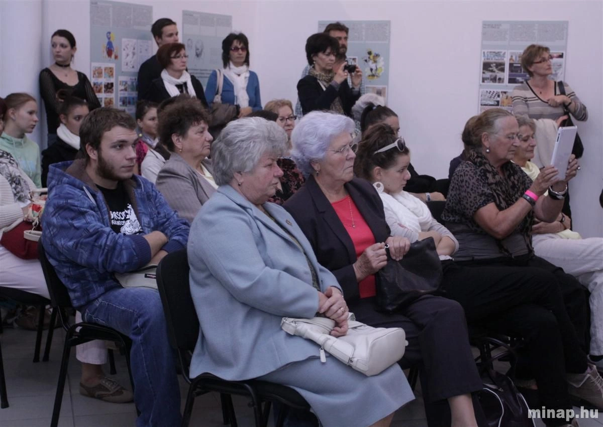 Divat a divatban - rendhagyó kiállítás záró a Miskolci Galériában