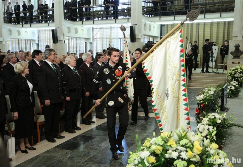 Emléktáblát avattak a 250 éves jubileumon a Miskolci Egyetemen