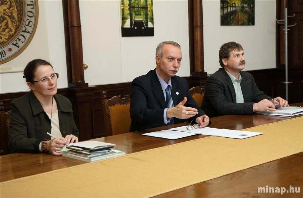Környezetbarát családokat jutalmaztak a városházán