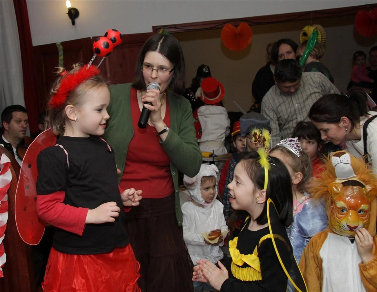 Esztenás táncház és gyermek farsang a Nyilas Misi Házban