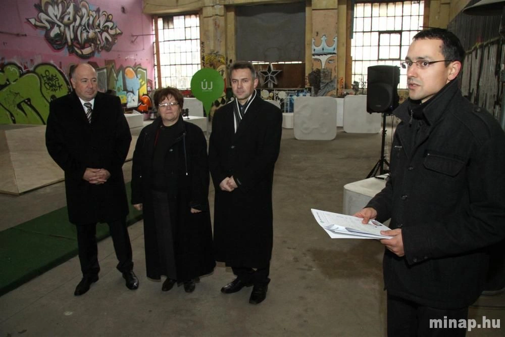 Billentyűzet installáció a Factory Arénában