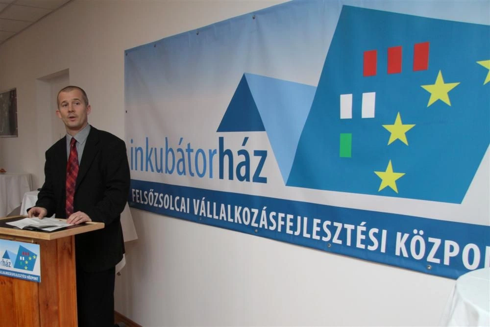 Inkubátorházat avattak Felsőzsolcán