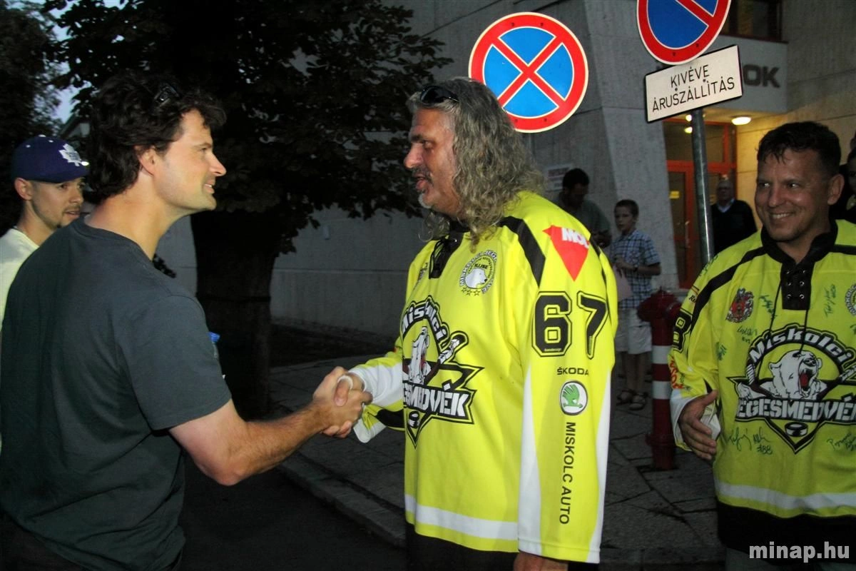 Megérkezett a kanadai "erősítés" a Miskolci Jegesmedvék jégkorongcsapatához hétfő este.