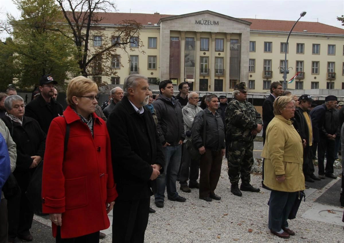 Az Országzászlónál emlékezett '56-ra a JOBBIK