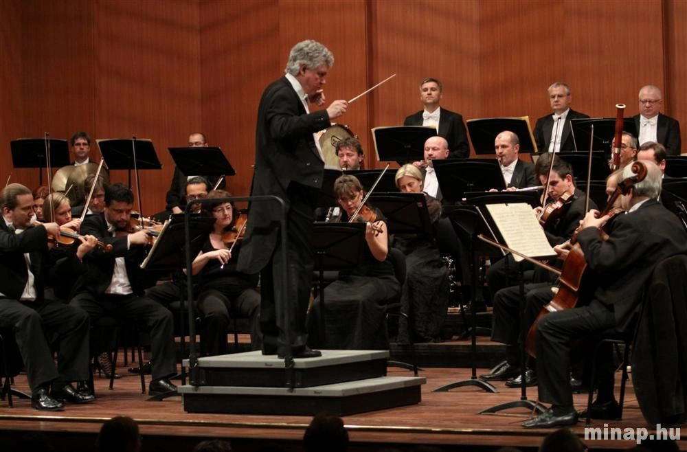 Szezonbérlet a Nemzeti Filharmonikus Zenekarral a Művészetek Házában