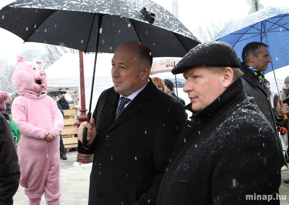 A kassai főpolgármester és delegációja valamint Kriza Ákos a Kocsonyafesztiválon
