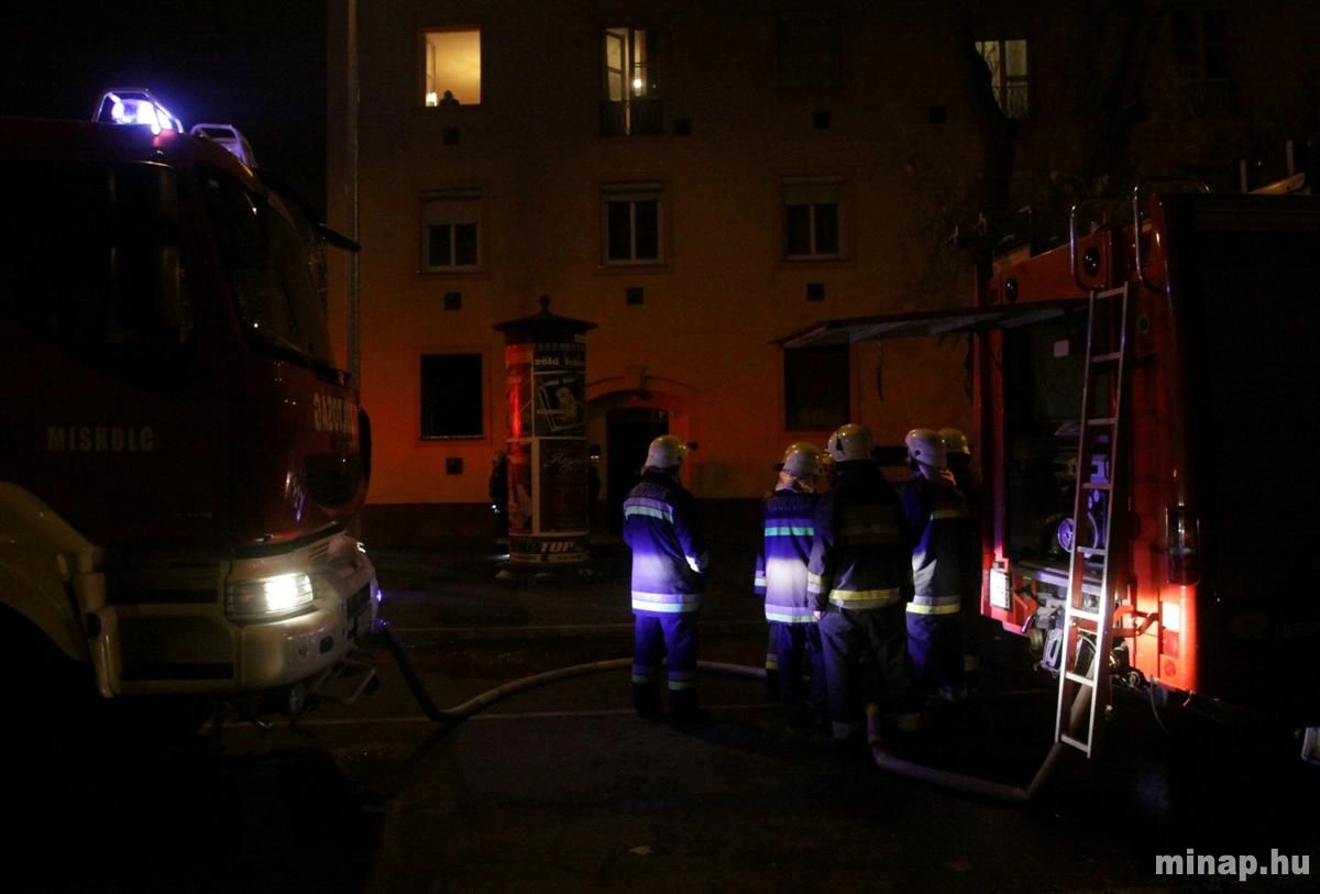Éjjeli lakástűz a Katalin közben