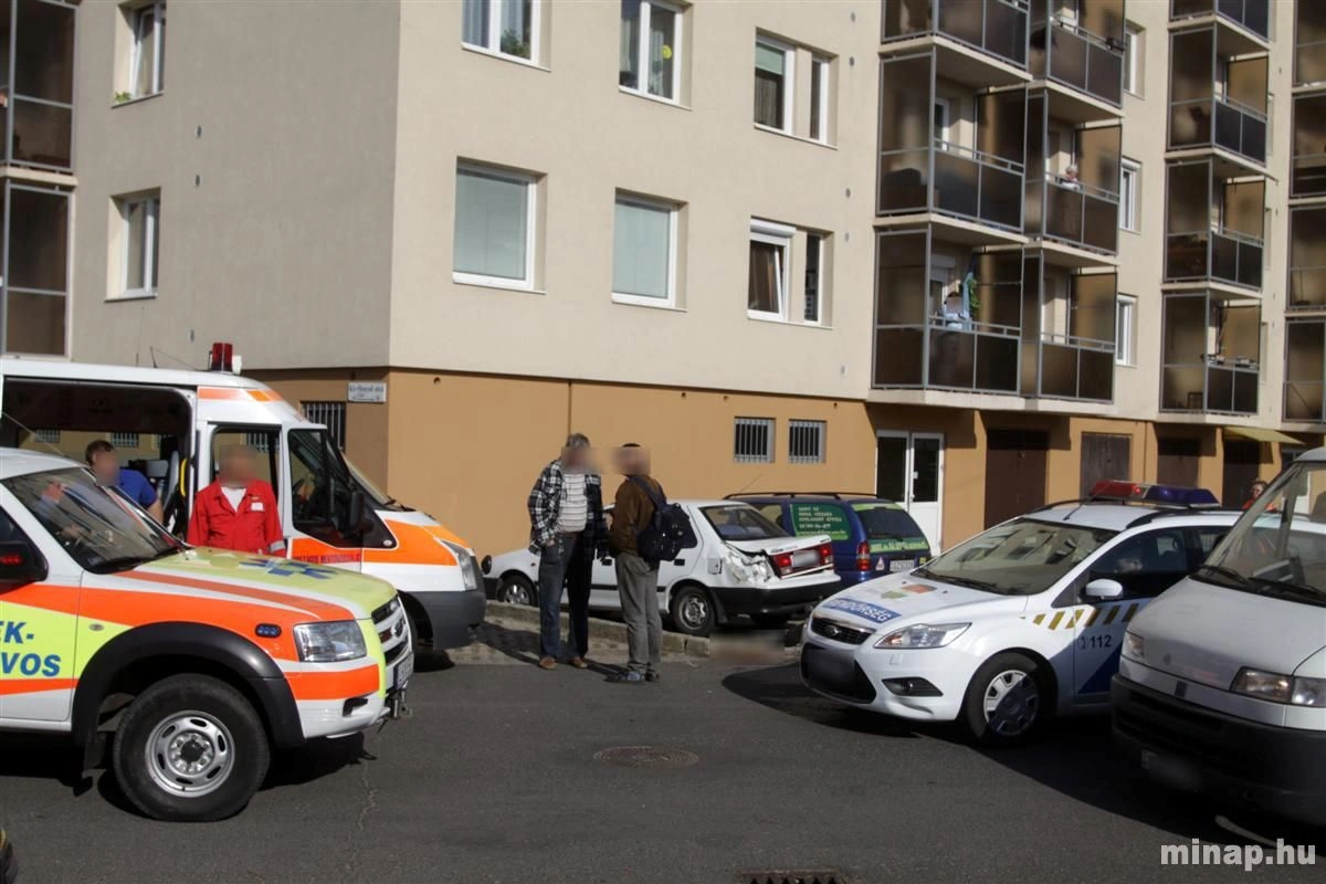 Leugrott a lakása ablakából