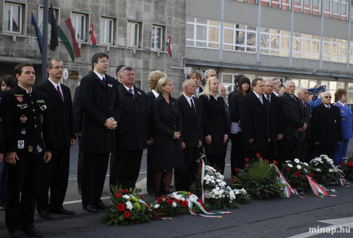 Megemlékezés a Zsolcai kapui emléktáblánál