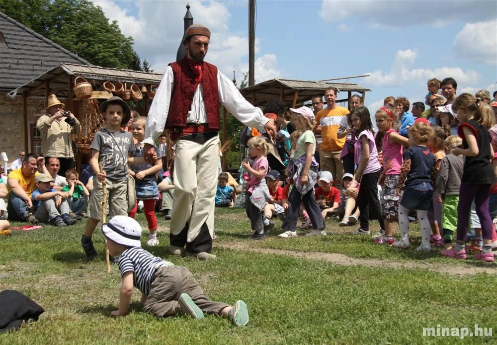 Mesés Várjátékok a Diósgyőri Várban