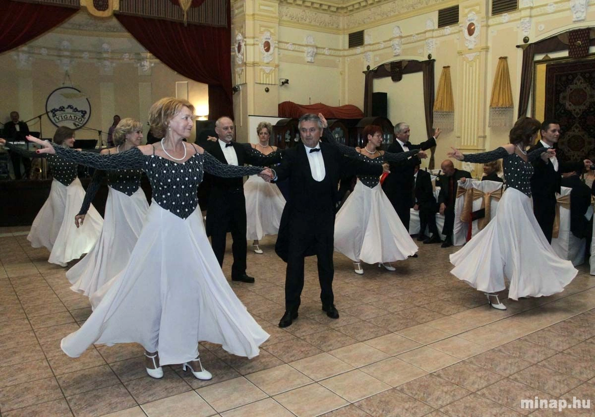 Tavaszköszöntő Jótékonysági Bál - Miskolci Gráciák