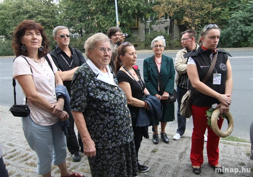 Koszorúzás Pressburger Imre szülőházánál