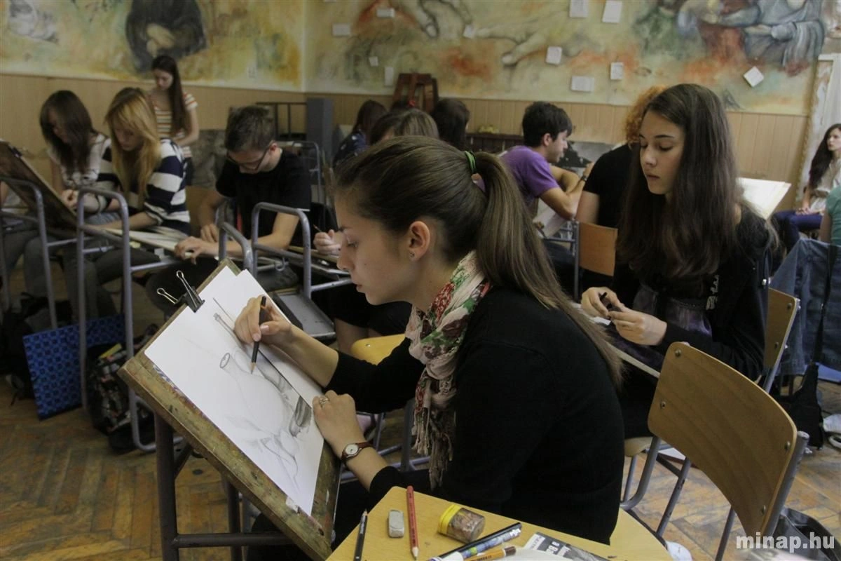 Regionális rajzverseny a Zrínyiben